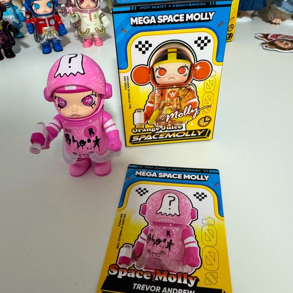 POP MART Other - MEGA Space Molly - Series 4
Trevor Andrew